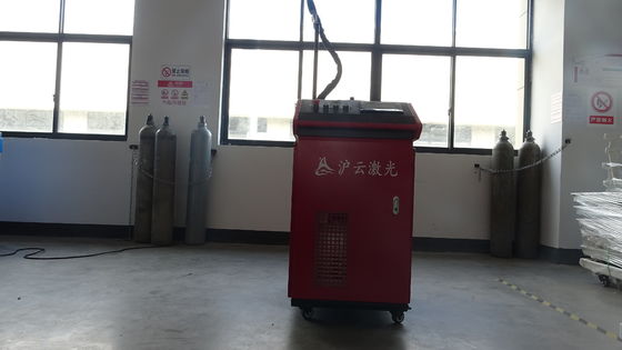 Soldadora a laser portátil refrigerada a água 1000W 1500W 2000W 3000W para cortar espessura 1-6mm