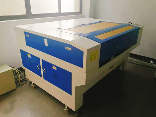 1000-26000mm/min Velocidade de corte Máquina de gravação a laser CO2 com superior e serviço