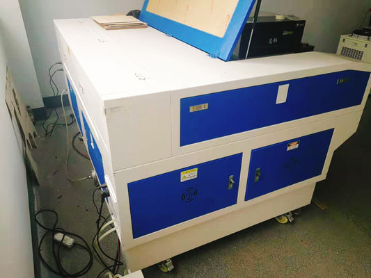 1000-26000mm/min Velocidade de corte Máquina de gravação a laser CO2 com superior e serviço