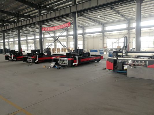 Velocidade de corte de 25 m/min Máquinas de corte a laser de fibras para tubos de metal em bom estado