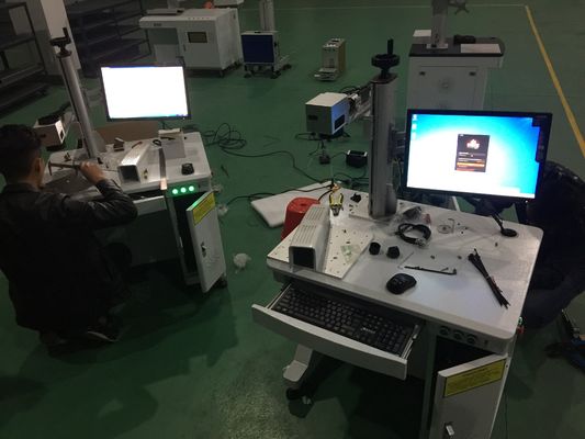 Sistema de controlo Cypcut Máquina de marcação a laser de fibra dividida de 30 W para gravação de jóias metálicas